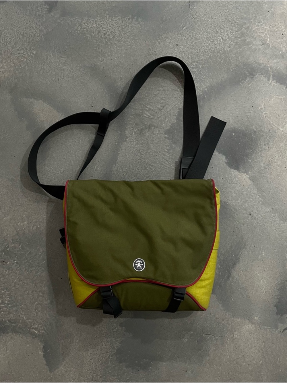Crumpler Sac Wack-O-Phone Messenger Shoulder Cross Body 16”x15”